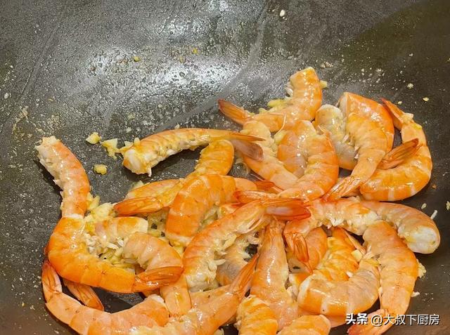 鲜虾粉丝煲的家常做法窍门，鲜虾粉丝煲的家常做法窍门视频？