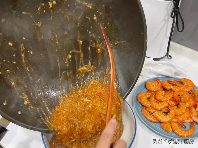 鲜虾粉丝煲的家常做法窍门，鲜虾粉丝煲的家常做法窍门视频？
